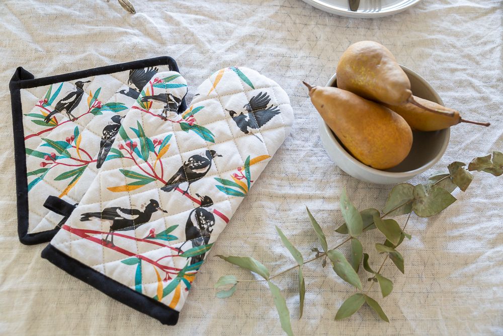 Magpies Oven Mitt + Pot Holder Set