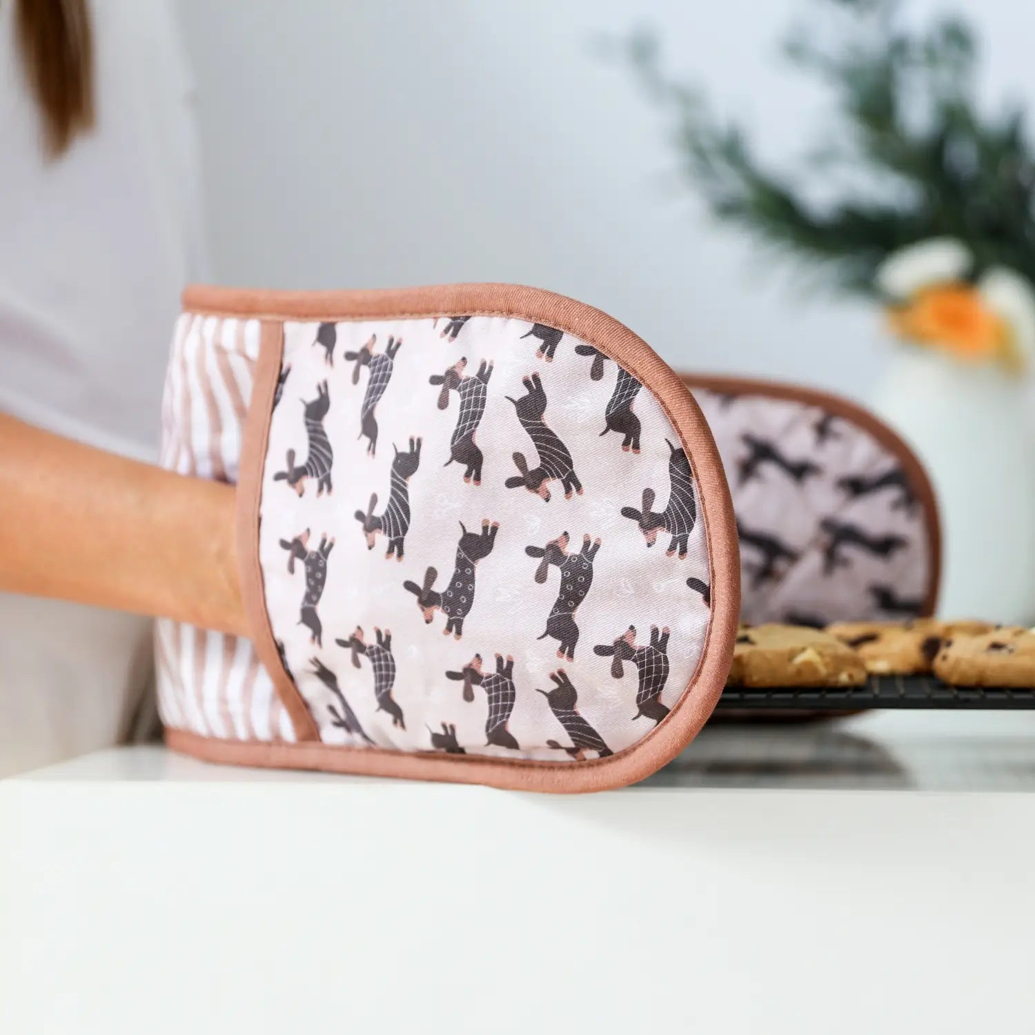 ***PRE-ORDER*** Dog - Double Oven Mitts