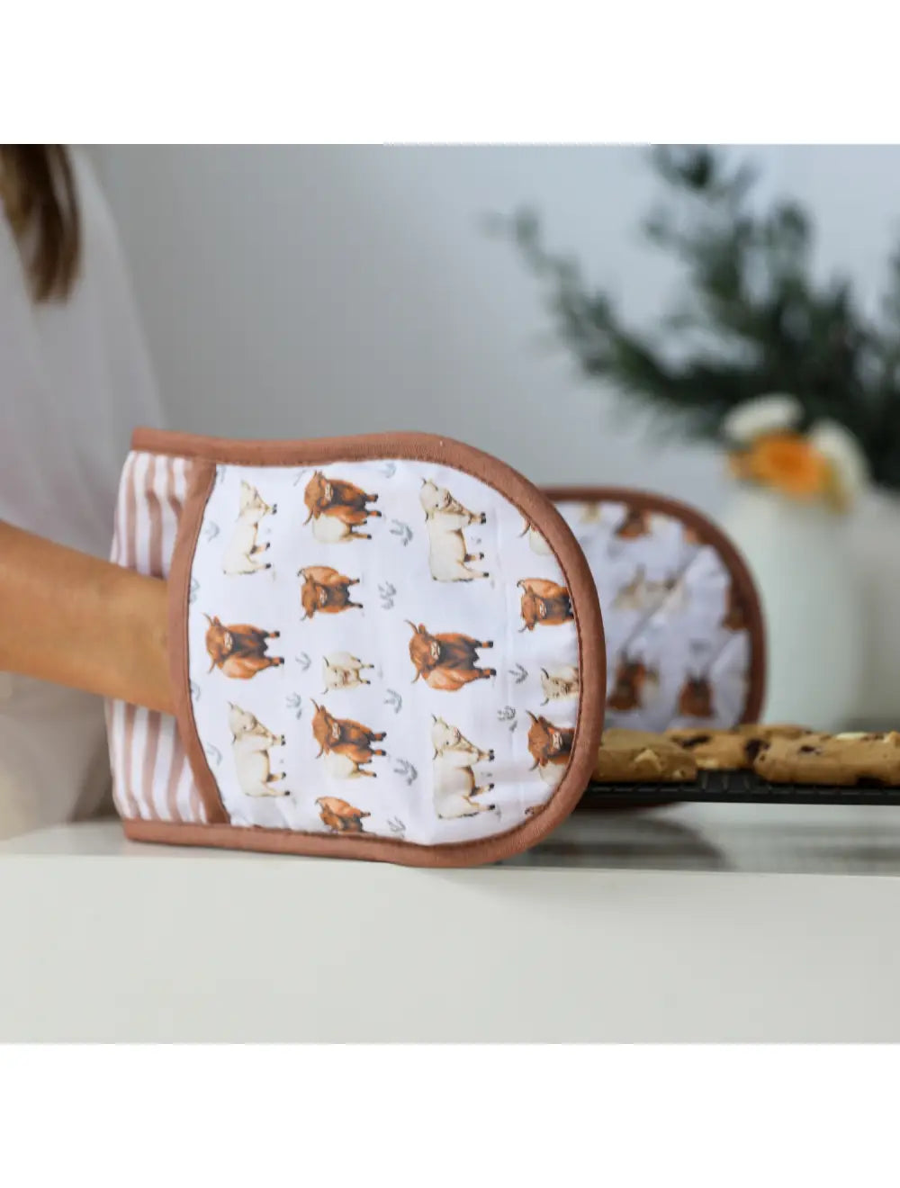 ***PRE-ORDER*** Highland Cow - Double Oven Mitts